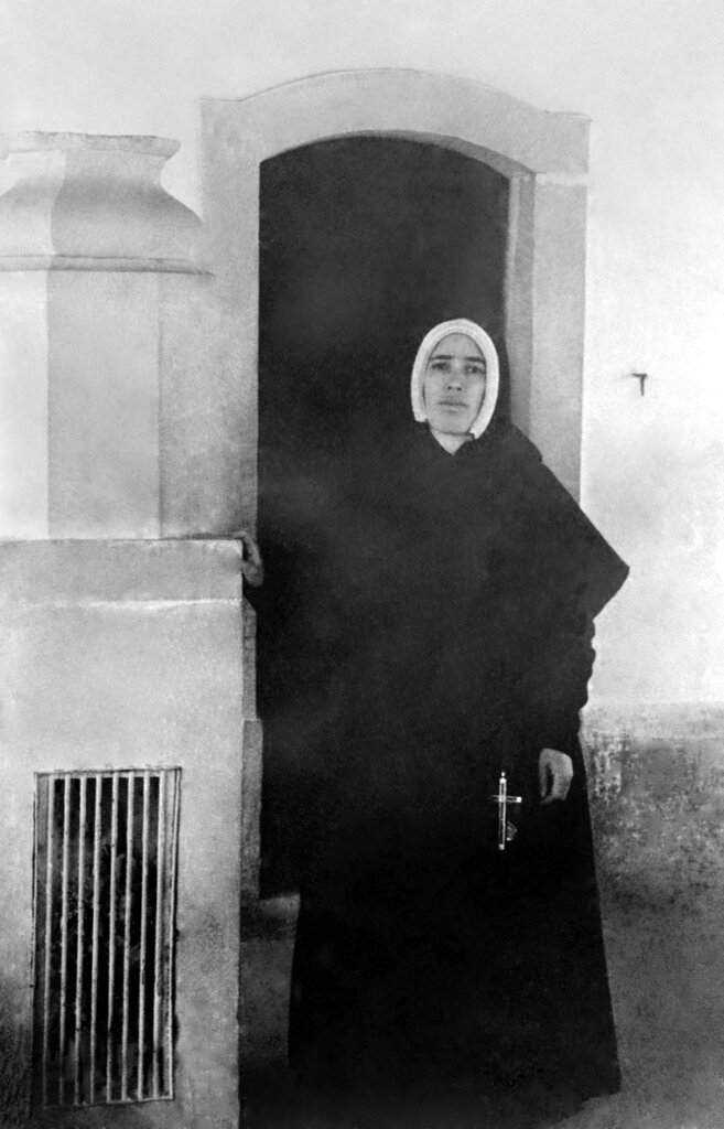 Sister Lúcia in the Chapel of the Apparitions